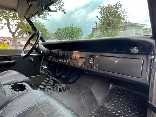 Unknown-Bronco-1969-Gray-Black-30