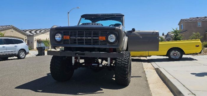 Unknown-Bronco-1969-Gray-Black-4