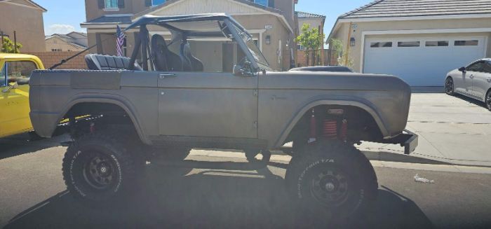 Unknown-Bronco-1969-Gray-Black-5