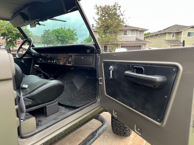 Unknown-Bronco-1969-Gray-Black-7