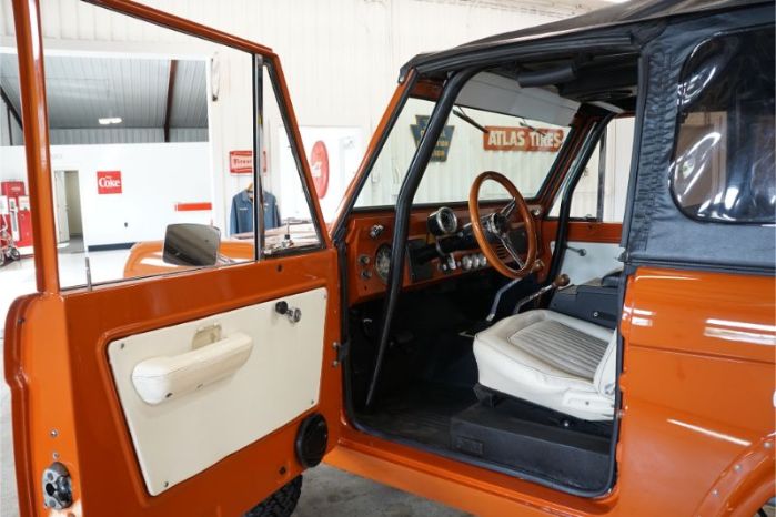 Unknown-Bronco-1969-Orange-Cream-16