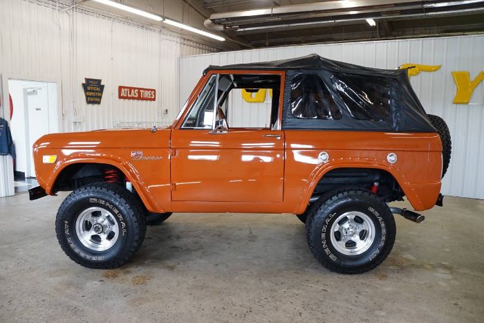 Unknown-Bronco-1969-Orange-Cream-29