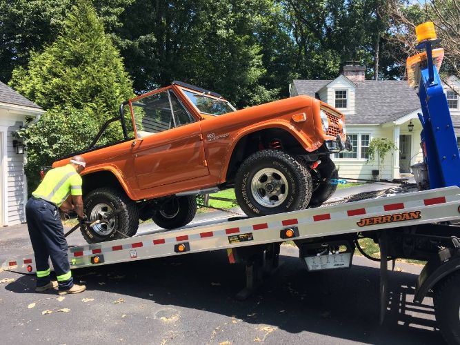 Unknown-Bronco-1969-Orange-Cream