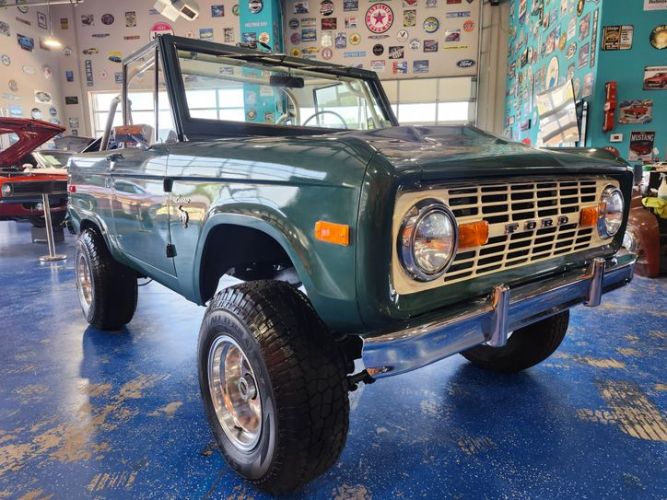 Unknown-Bronco-1970-Green-Black-10