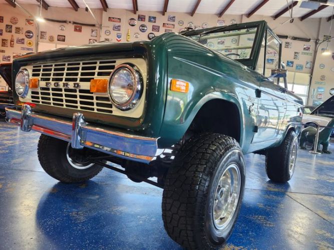 Unknown-Bronco-1970-Green-Black-12