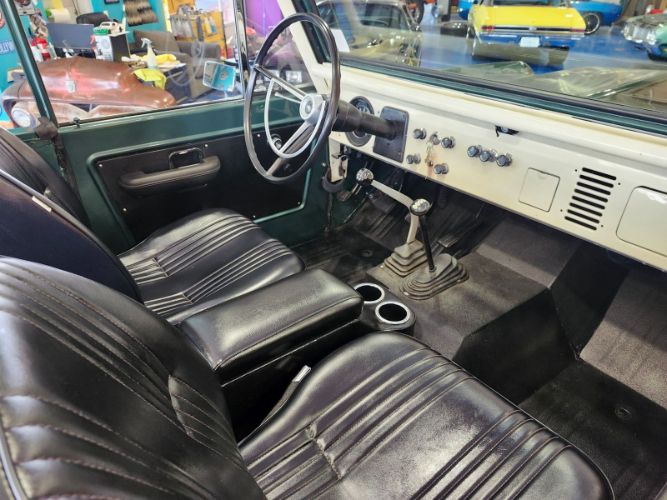 Unknown-Bronco-1970-Green-Black-13