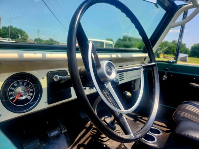 Unknown-Bronco-1970-Green-Black-17