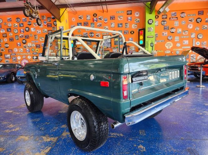 Unknown-Bronco-1970-Green-Black-20