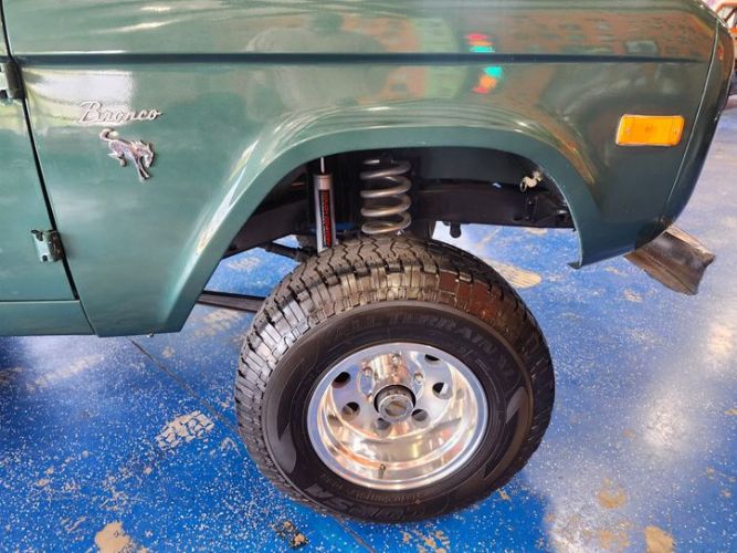 Unknown-Bronco-1970-Green-Black-21