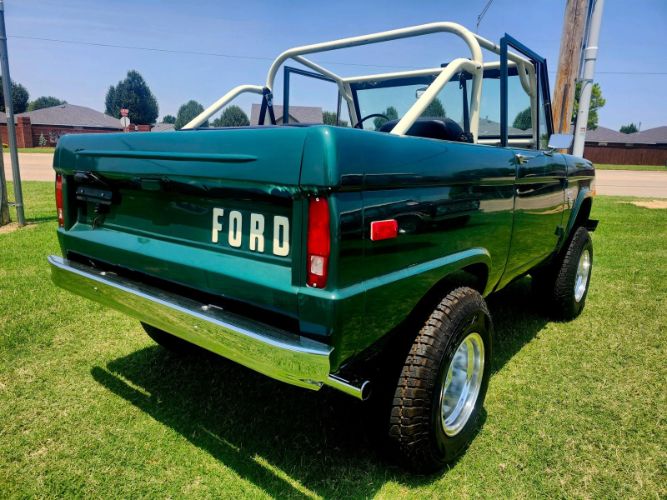 Unknown-Bronco-1970-Green-Black-8