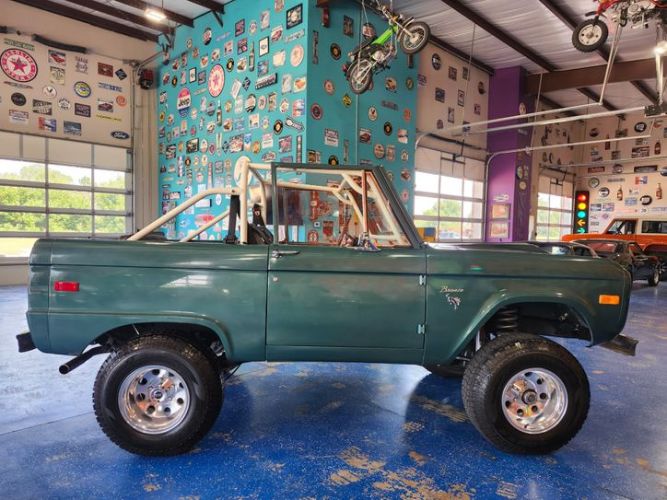Unknown-Bronco-1970-Green-Black-9