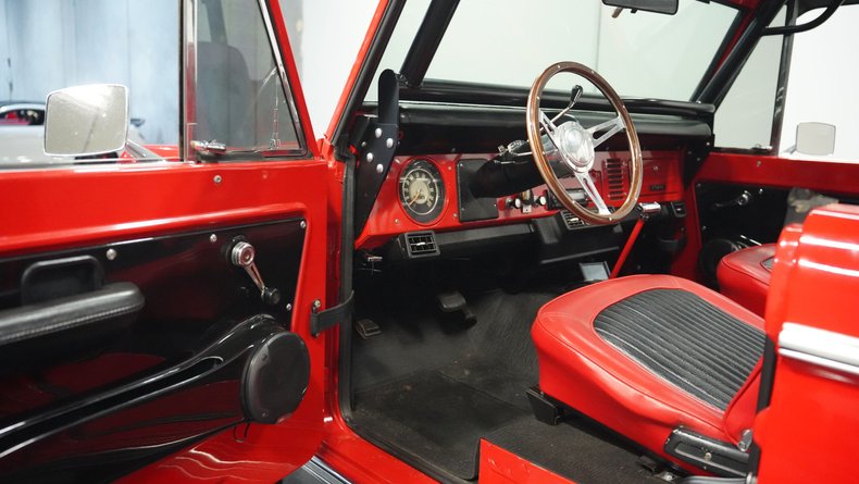 Unknown-Bronco-1970-Red-Black-ampamp-Red-14