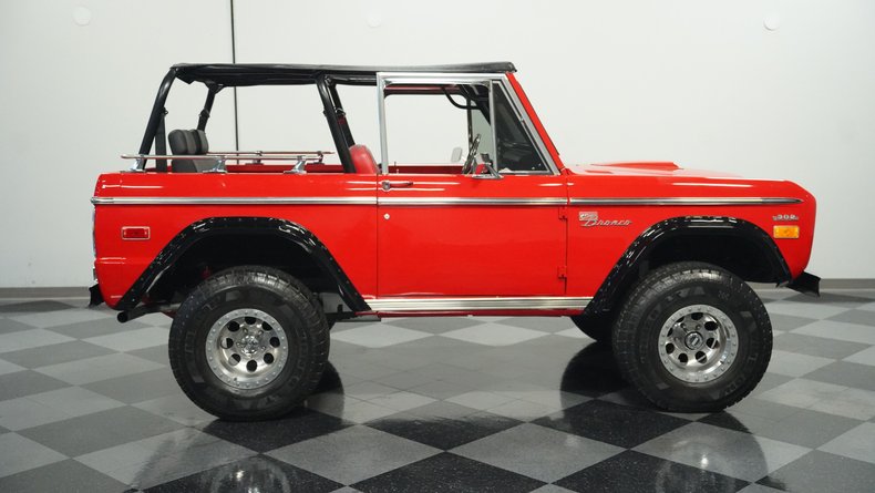 Unknown-Bronco-1970-Red-Black-ampamp-Red-24