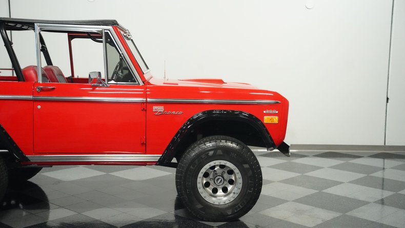 Unknown-Bronco-1970-Red-Black-ampamp-Red-35