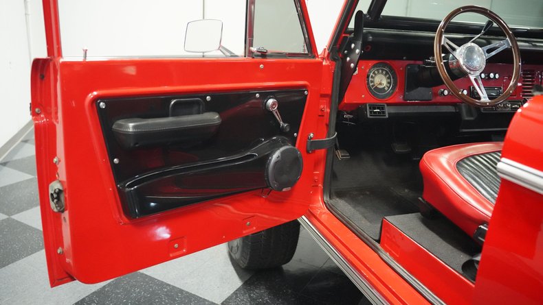 Unknown-Bronco-1970-Red-Black-ampamp-Red-44