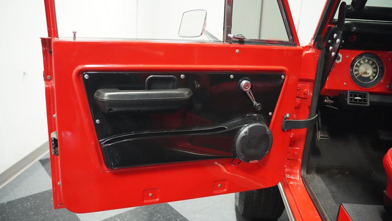 Unknown-Bronco-1970-Red-Black-ampamp-Red-45