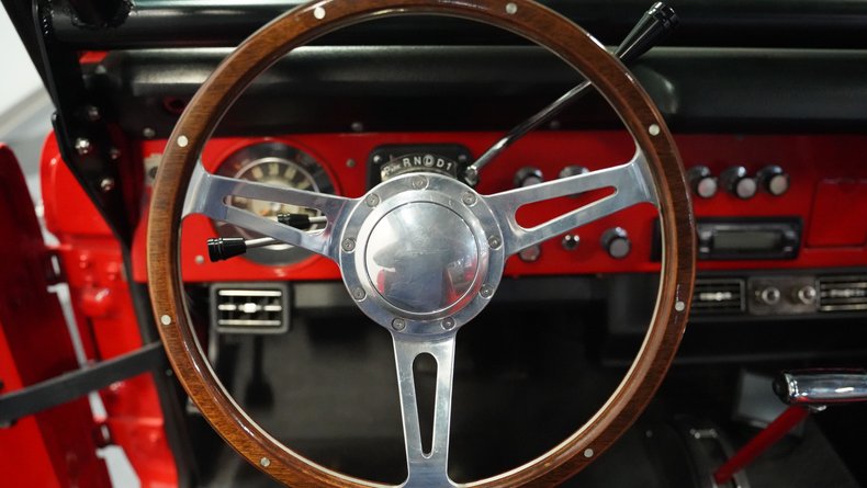 Unknown-Bronco-1970-Red-Black-ampamp-Red-47