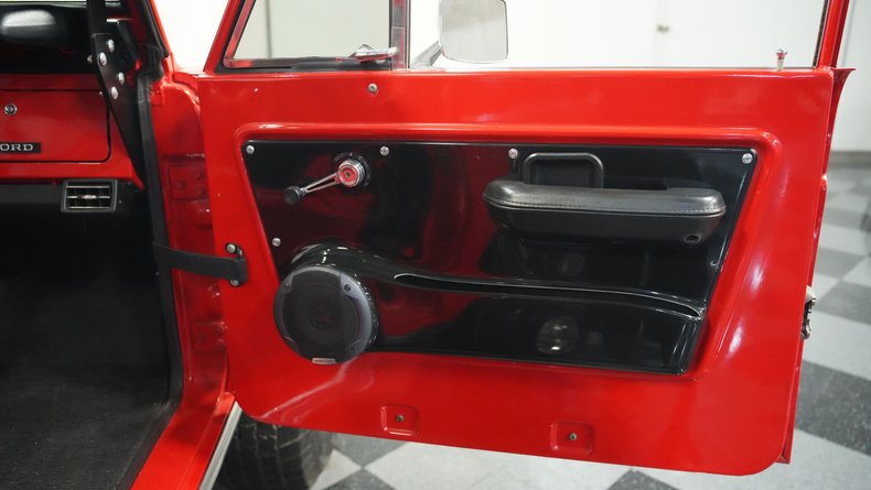 Unknown-Bronco-1970-Red-Black-ampamp-Red-7