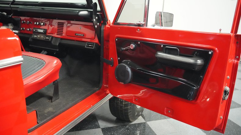 Unknown-Bronco-1970-Red-Black-ampamp-Red-8