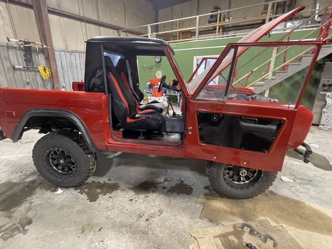 Unknown-Bronco-1970-Red-Red-10