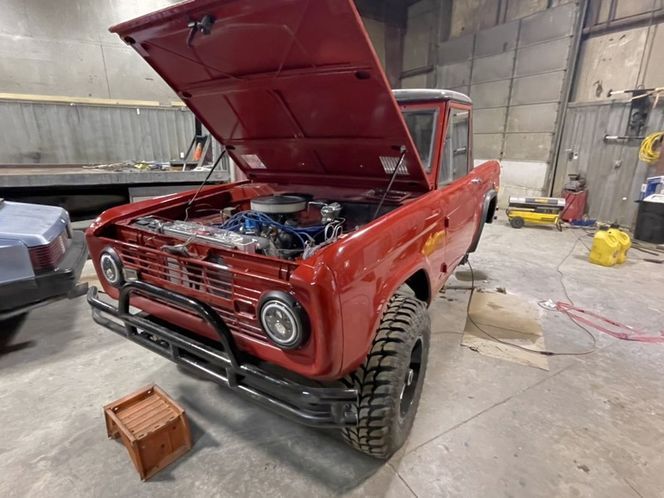 Unknown-Bronco-1970-Red-Red-8