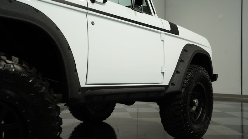 Unknown-Bronco-1970-White-Black-11
