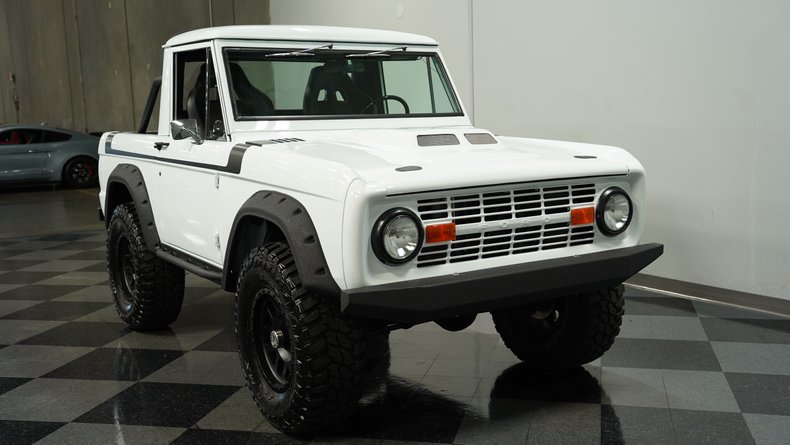 Unknown-Bronco-1970-White-Black-21