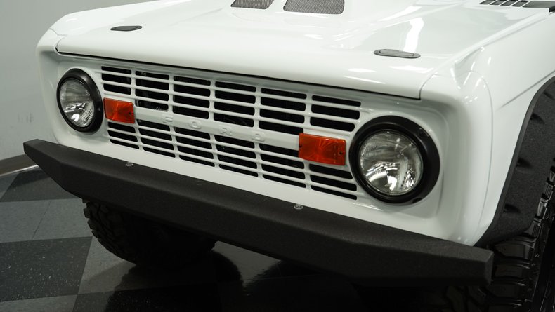 Unknown-Bronco-1970-White-Black-25