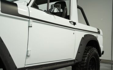 Unknown-Bronco-1970-White-Black-26