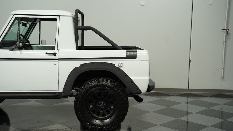 Unknown-Bronco-1970-White-Black-28