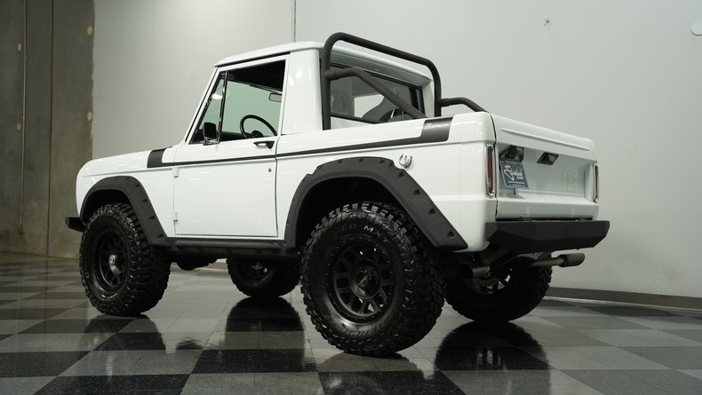Unknown-Bronco-1970-White-Black-29