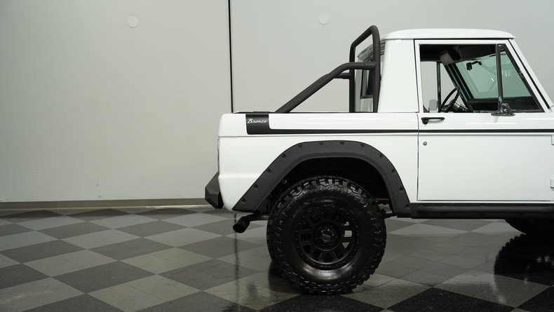 Unknown-Bronco-1970-White-Black-33
