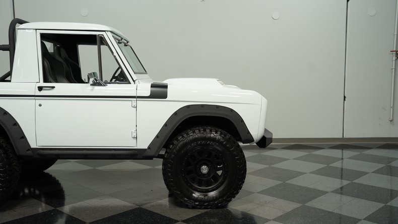 Unknown-Bronco-1970-White-Black-34