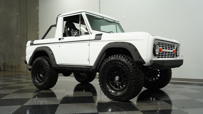 Unknown-Bronco-1970-White-Black-35