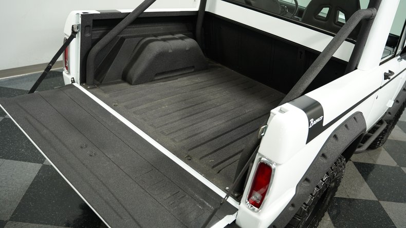 Unknown-Bronco-1970-White-Black-4