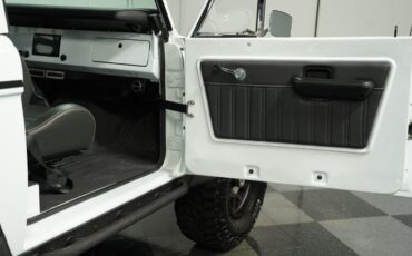 Unknown-Bronco-1970-White-Black-40