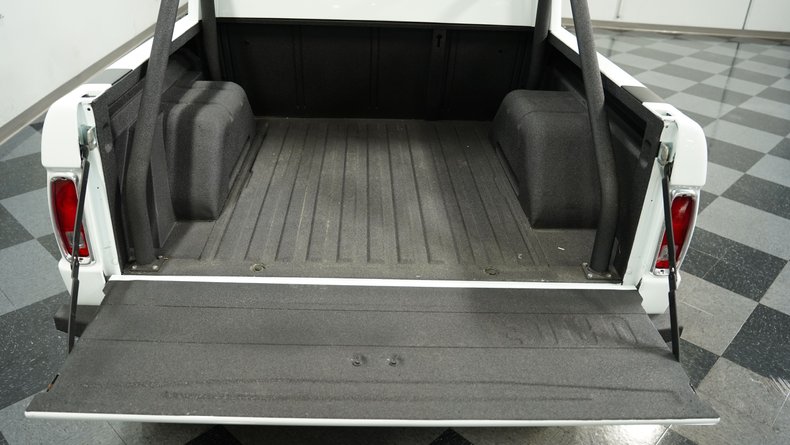 Unknown-Bronco-1970-White-Black-5