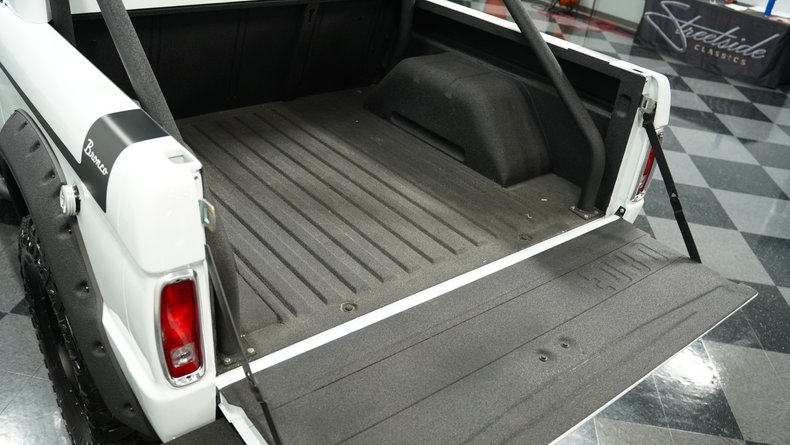 Unknown-Bronco-1970-White-Black-6