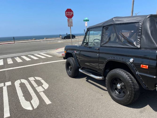 Unknown-Bronco-1971-Black-4