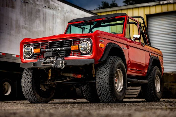 Unknown-Bronco-1972-Fire-Engine-Red-Black-Vinyl-8