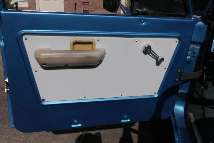 Unknown-Bronco-1973-Brittney-Blue-8