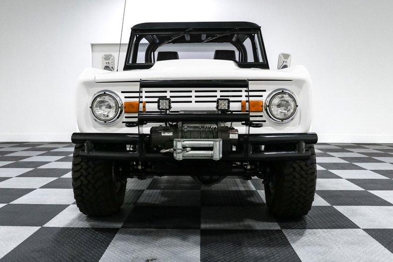 Unknown-Bronco-1973-White-Black-1