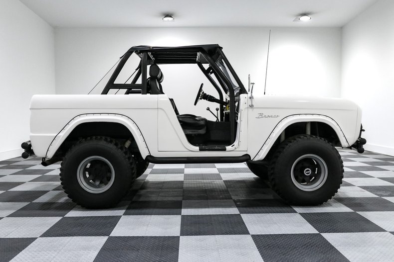 Unknown-Bronco-1973-White-Black-7