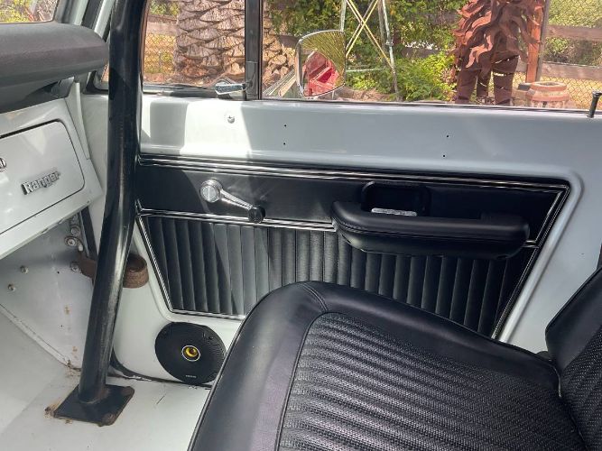Unknown-Bronco-1974-White-14
