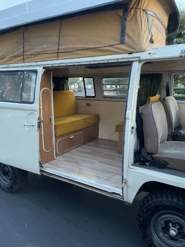 Unknown-Bus-1970-White-10