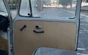 Unknown-Bus-1970-White-11