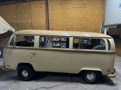 Unknown-Bus-1971-6