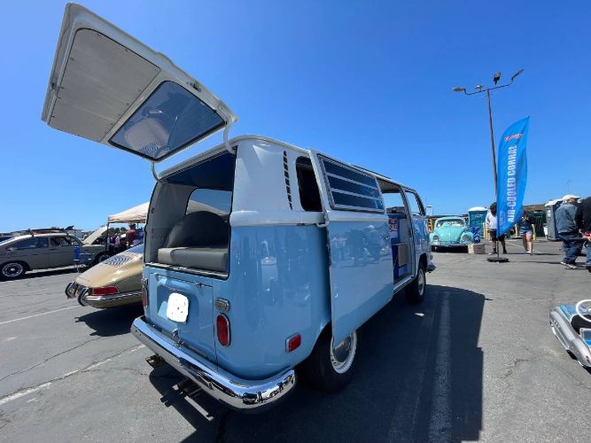 Unknown-Bus-1971-Blue-1