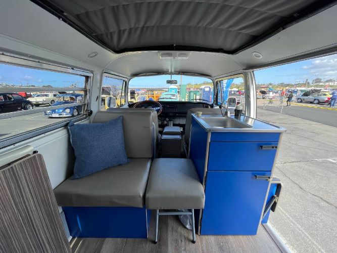 Unknown-Bus-1971-Blue-10