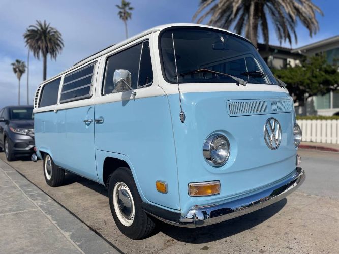Unknown-Bus-1971-Blue-16